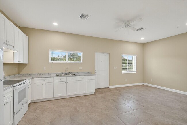 Building Photo - 4953 Serafica Dr