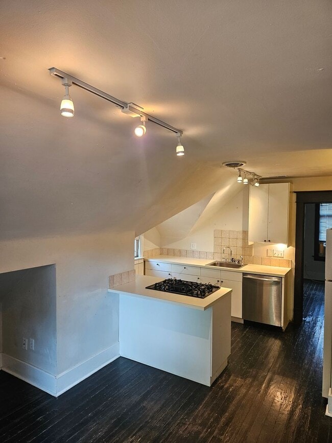 Building Photo - 318-320 W Myrtle