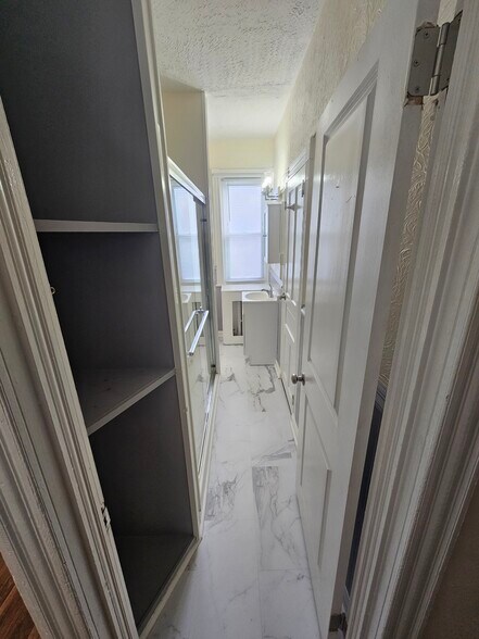 Building Photo - 132 W Douglass St