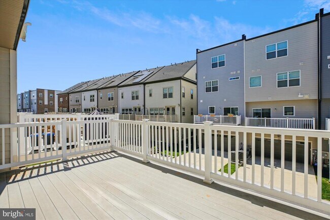 Building Photo - 909 Rockwell Ave