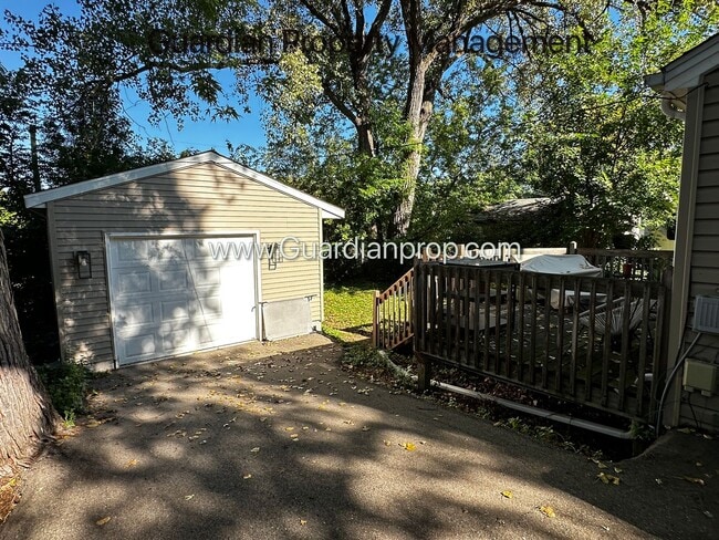 Building Photo - St Louis Park Renovated Single Family Home...