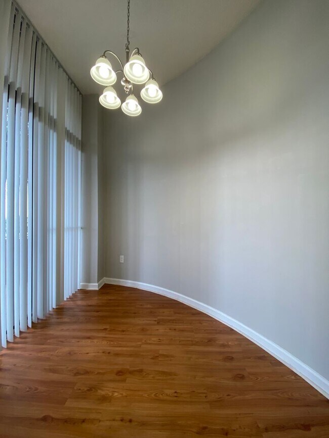 Building Photo - wh103