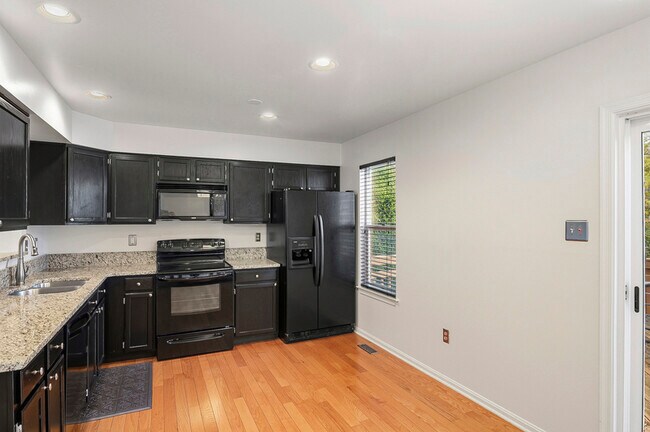 Building Photo - 1 Lanhill Ct