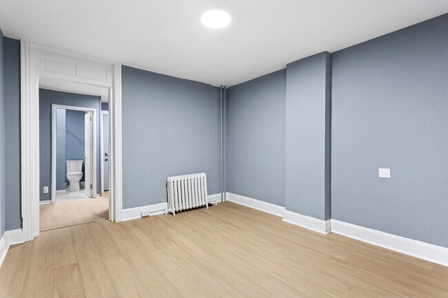 Building Photo - 2BR/1BA | Bonus Attic + Yard | Fast Approval