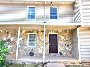 Building Photo - 3360 Club Dr