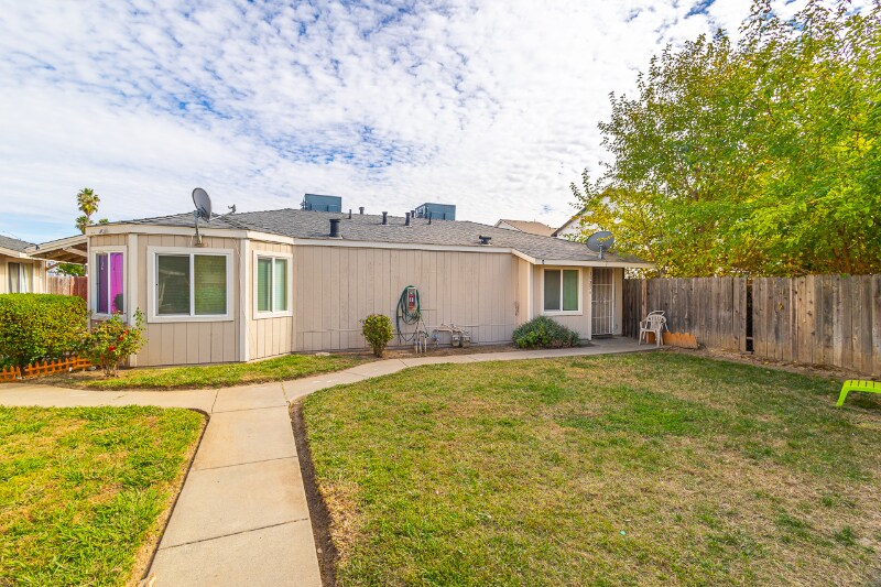 Building Photo - 1517 Nogales St