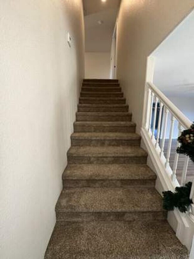 Building Photo - Dog Friendly Property!