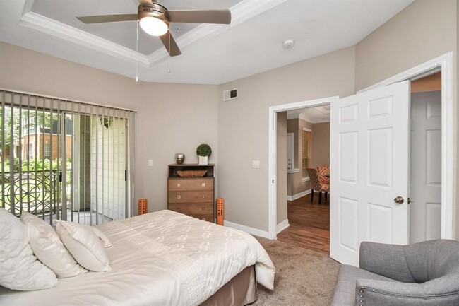 Building Photo - 3225 Woodland Park Dr