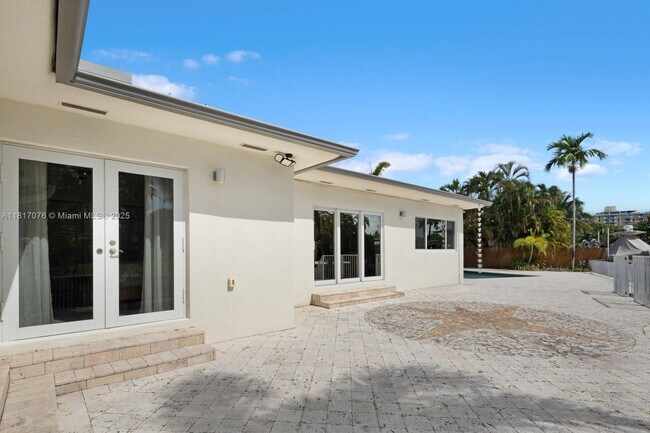 Building Photo - 12985 Ortega Ln