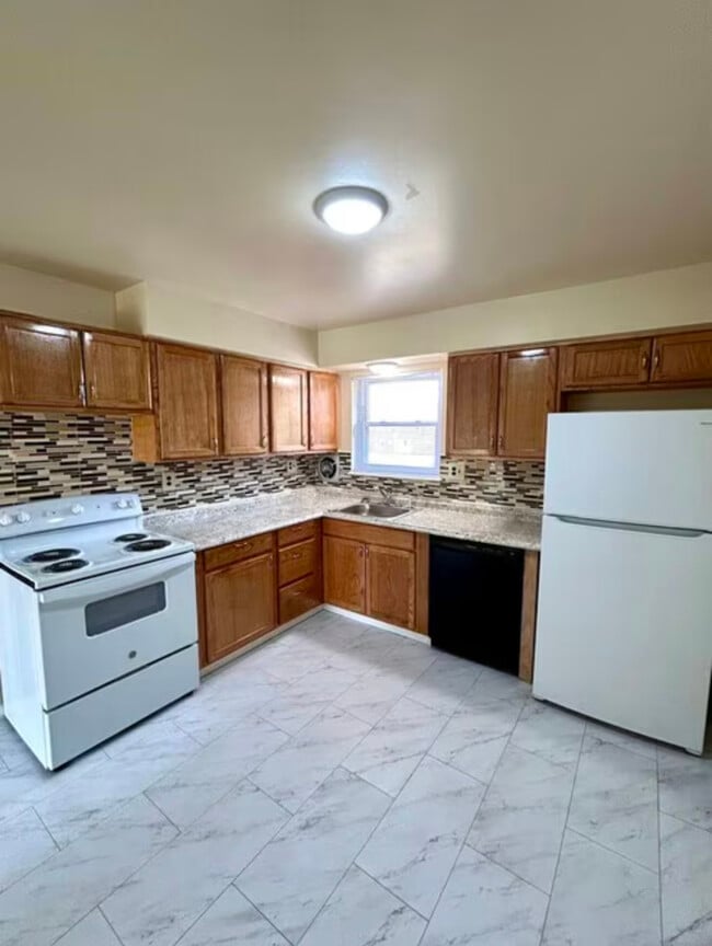 Primary Photo - Eagle Rock & Hensyn Village