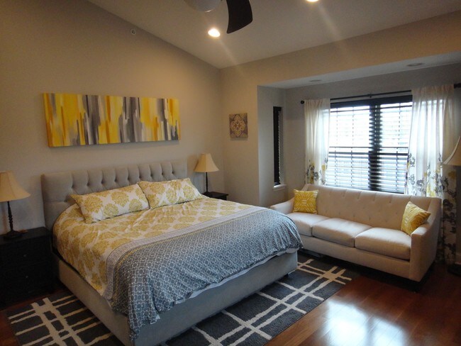 Building Photo - 240 Lauriston St