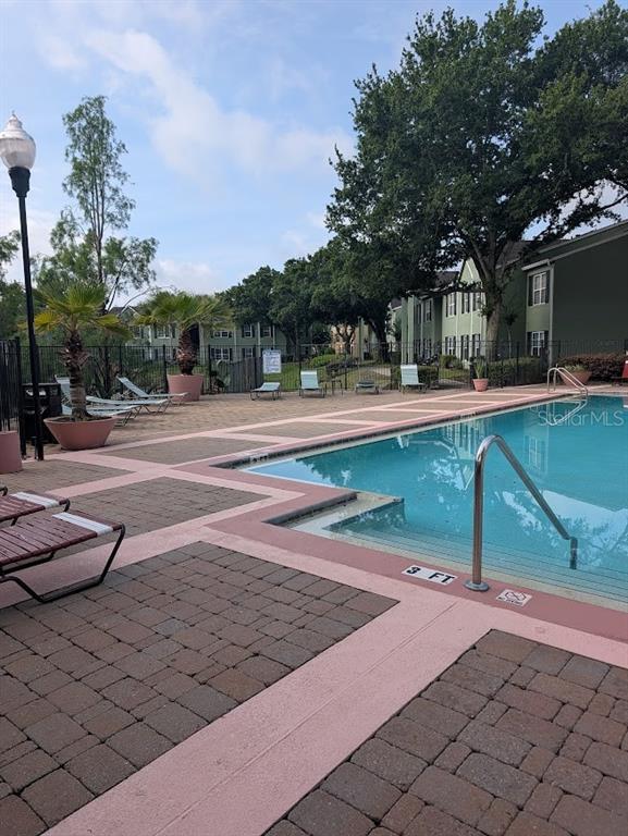Building Photo - 2019 Dixie Belle Dr