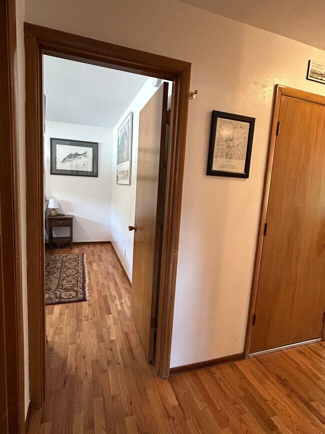 Building Photo - 302 N 37th Ave