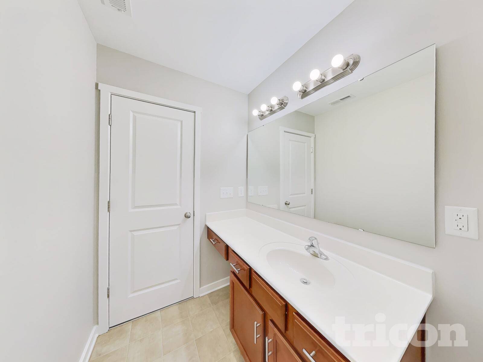 Building Photo - 513 Soaring St