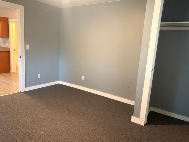 Building Photo - Upper Three Bedroom on NW Side of Grand Ra...