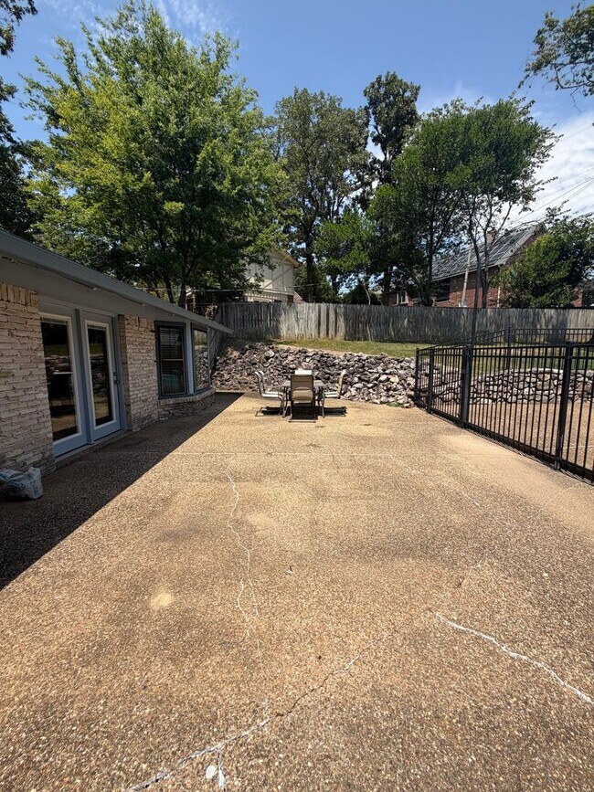 Building Photo - Rare Opportunity to Lease in Shady Valley