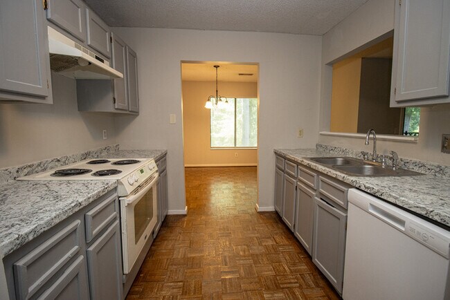 Building Photo - Spacious 2BR 2BA townhome in Village Creek!