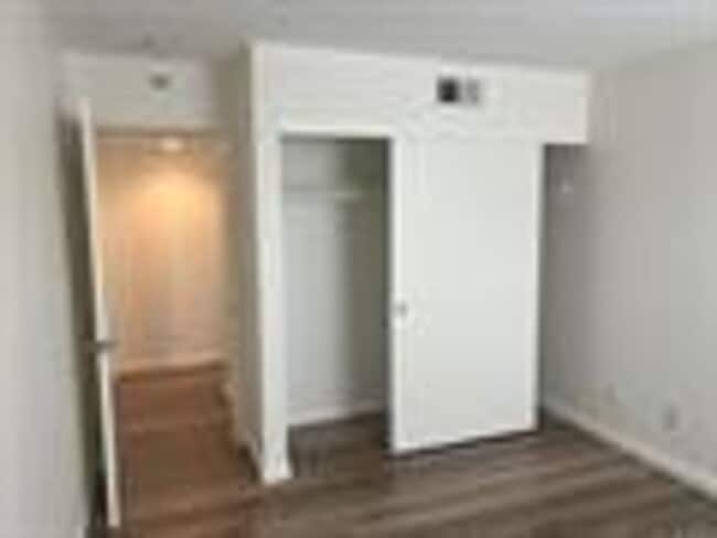 Building Photo - Ground Floor Condo in the heart of Hillcrest