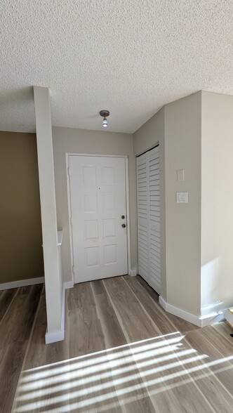 Entry w/closet - 10450 SW 157th Ct