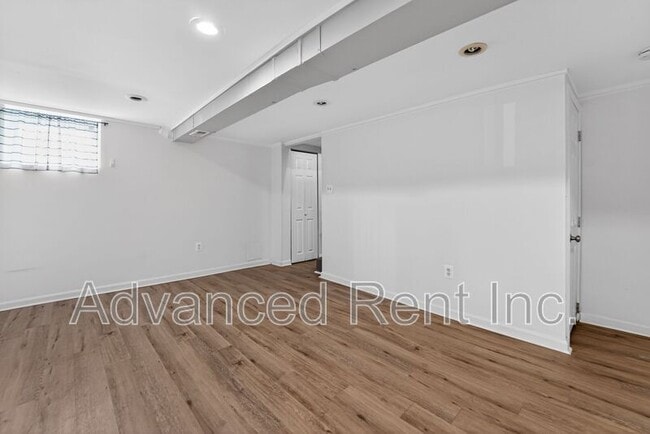 Building Photo - 611 Grundy St