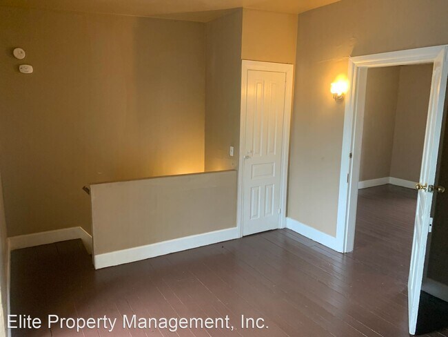 Building Photo - 3 br, 1 bath House - 940 W. Princess St., ...