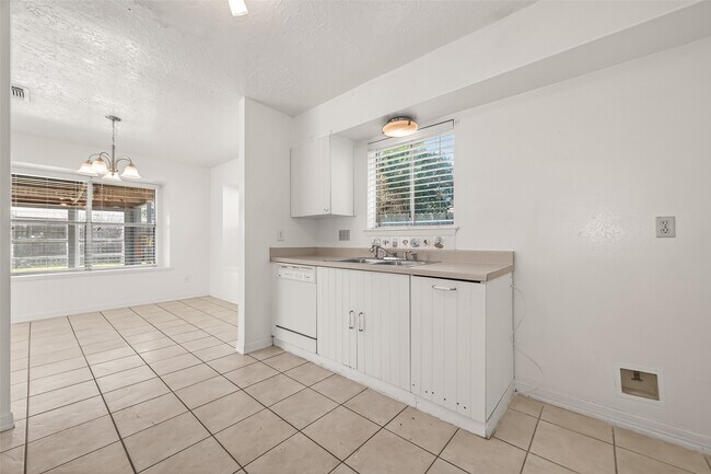 Building Photo - 2803 Fir Crest Ct