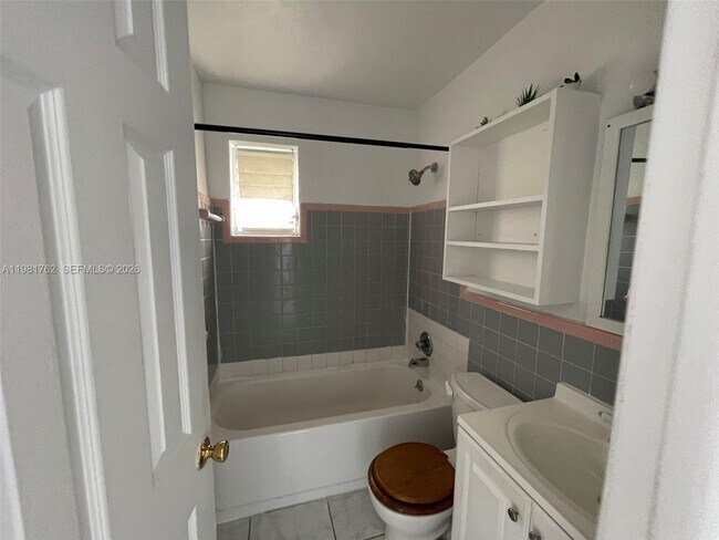 Building Photo - 5751 SW 38th Ct