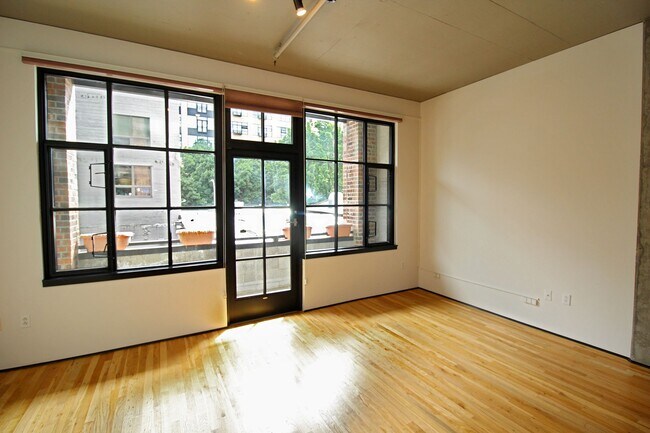 Building Photo - 408 NW 12th Ave