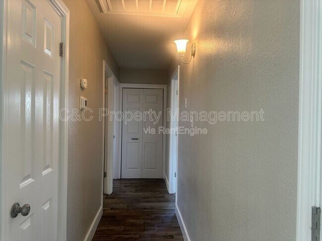 Building Photo - 5625 E Bellaire Way