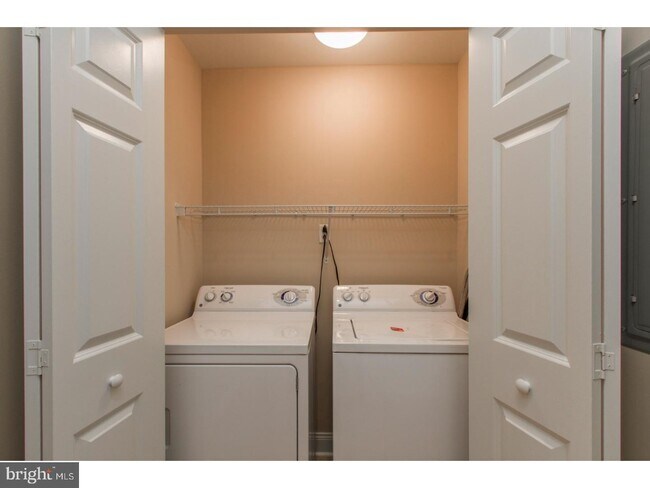 Building Photo - 500 Admirals Way