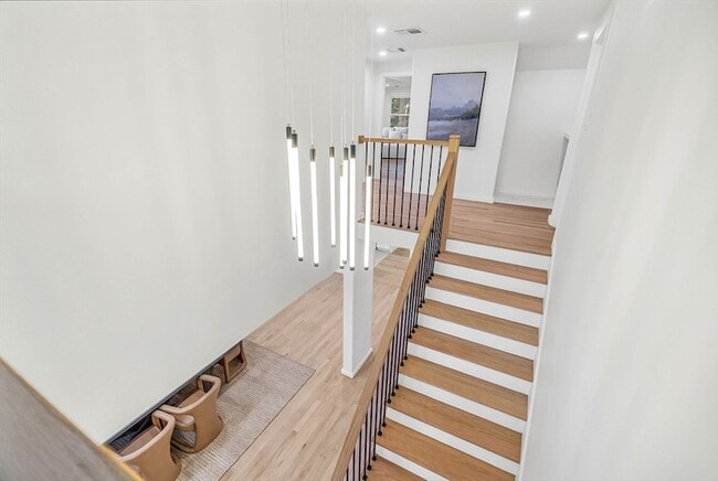 Building Photo - 31 Alba Rd