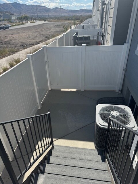 Building Photo - 877 E Oakum Ln