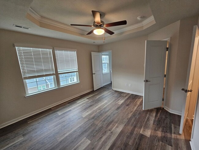 Building Photo - 3 Bedroom, 2.5 Bathroom Townhome, Available NOW