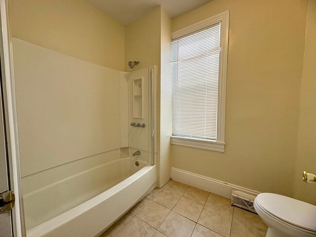 Building Photo - 4 Bedroom 1 Bathroom in Reading w/Bonus Room! *For a Limited Time- $800 Off Your First Month of R...