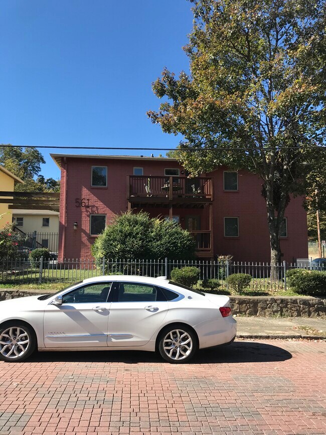 Building - 561 Formwalt St SW