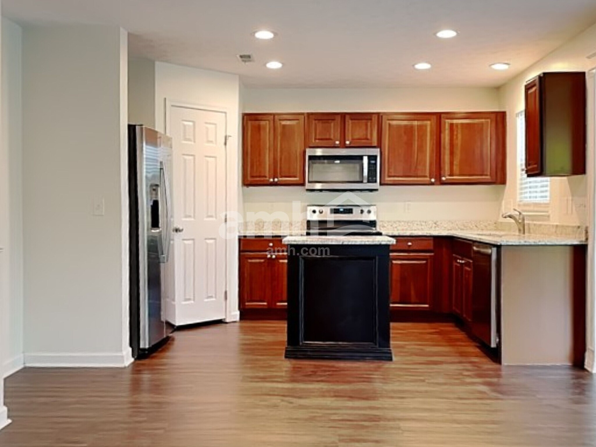 Building Photo - 156 Haverstraw Pl