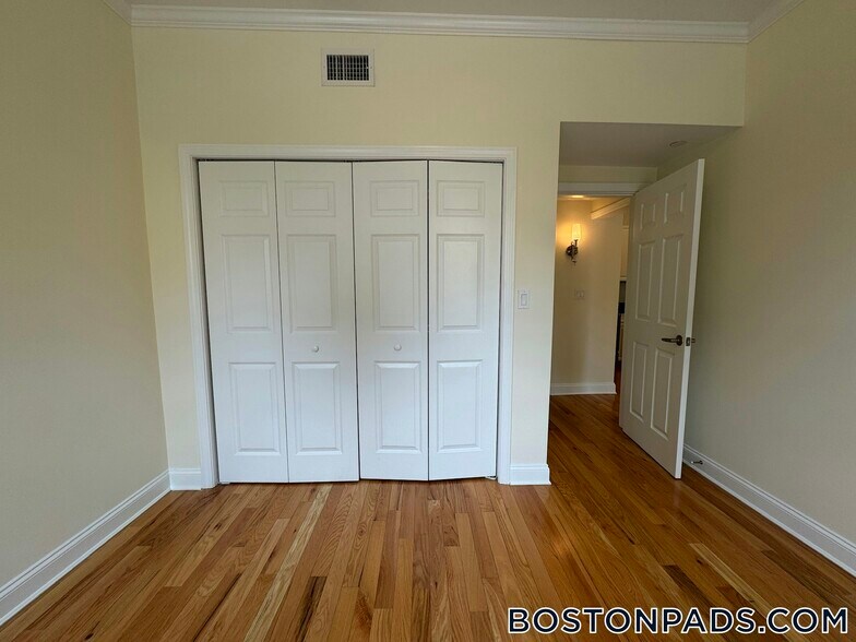 Building Photo - 3 Chauncy St