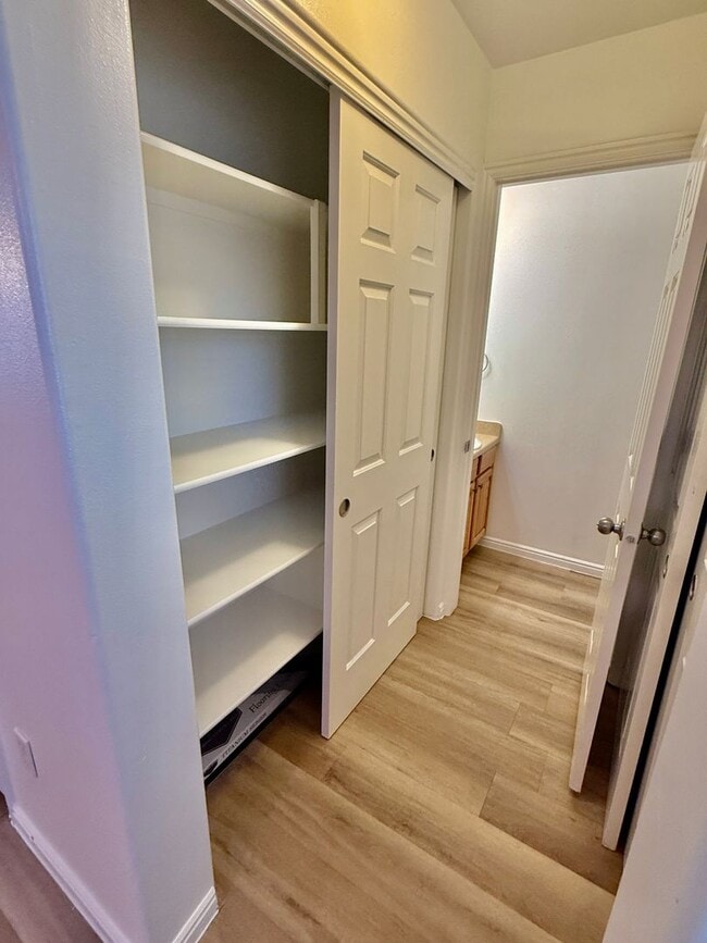 Building Photo - 3 Bedroom/ 2.5 Bath Townhome in Hawk Hollow