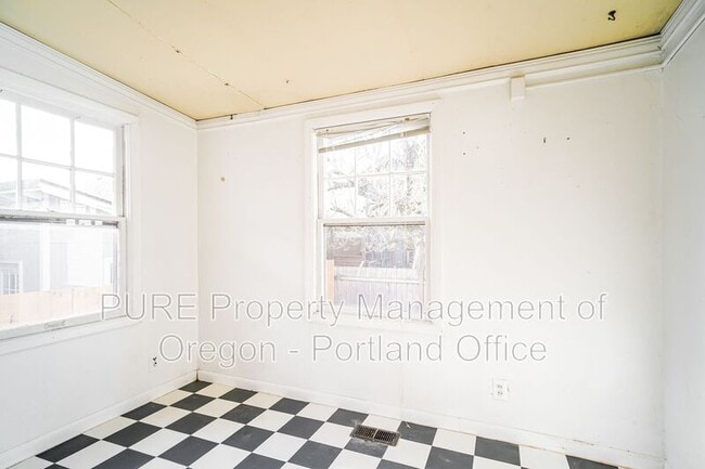 Building Photo - 1331 SE 49th Ave