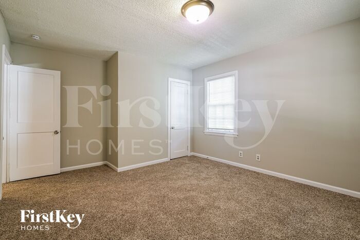 Building Photo - 390 Hillside Dr SW