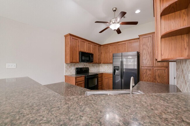 Building Photo - Midway ISD Country Home