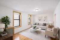 Building Photo - 609 W 196th St