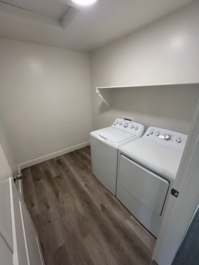 Building Photo - Azalea Beauty!