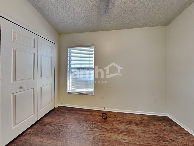 Building Photo - 96 Knights Hollow Dr