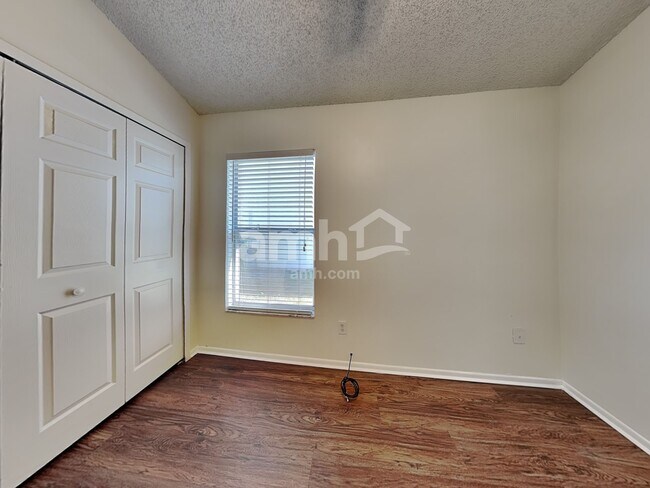 Building Photo - 96 Knights Hollow Dr