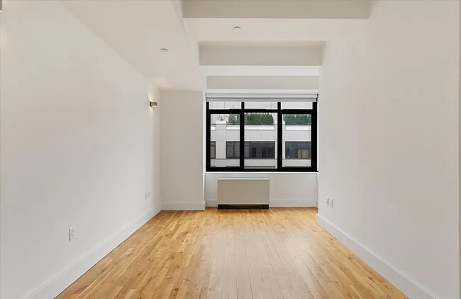 Building Photo - Modern Comfort in Every Corner