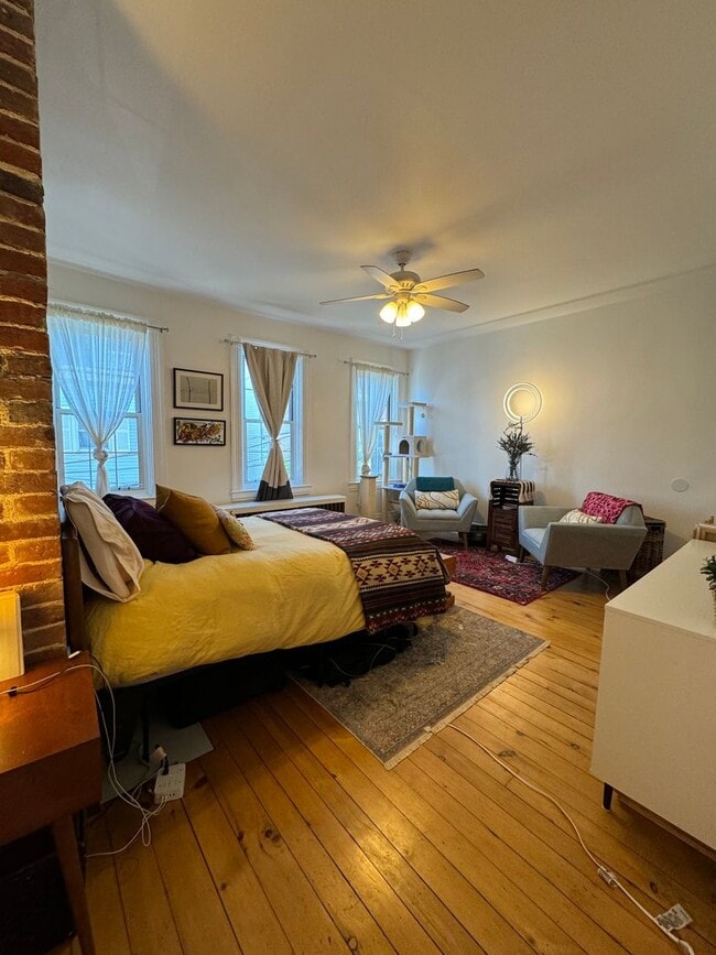 Building Photo - Coming soon! Stylish 3 Bedroom 1.5 Bathroo...
