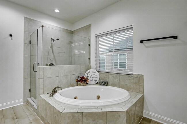 Building Photo - 5 Versante Ct