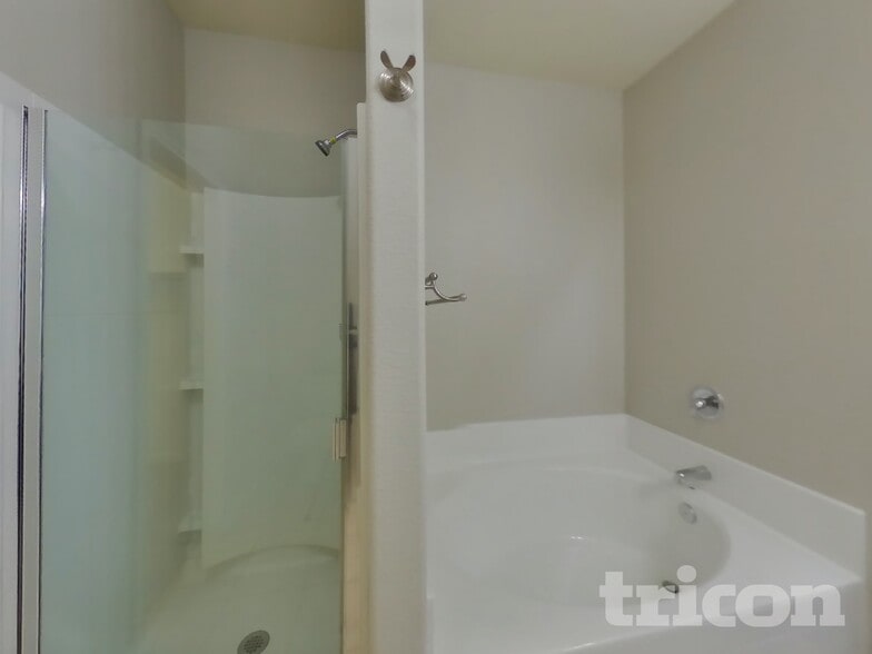 Building Photo - 417 Sapphire Ln