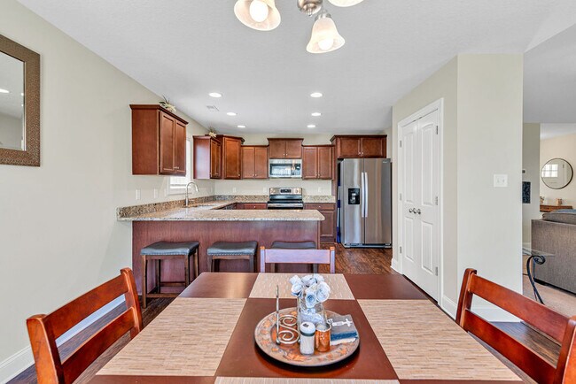 Building Photo - 293 Crossroads Store Dr